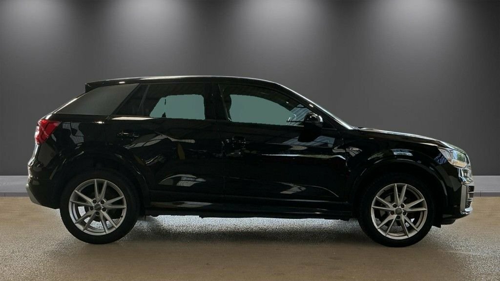 Audi Q2 1.5L S Line Black #5