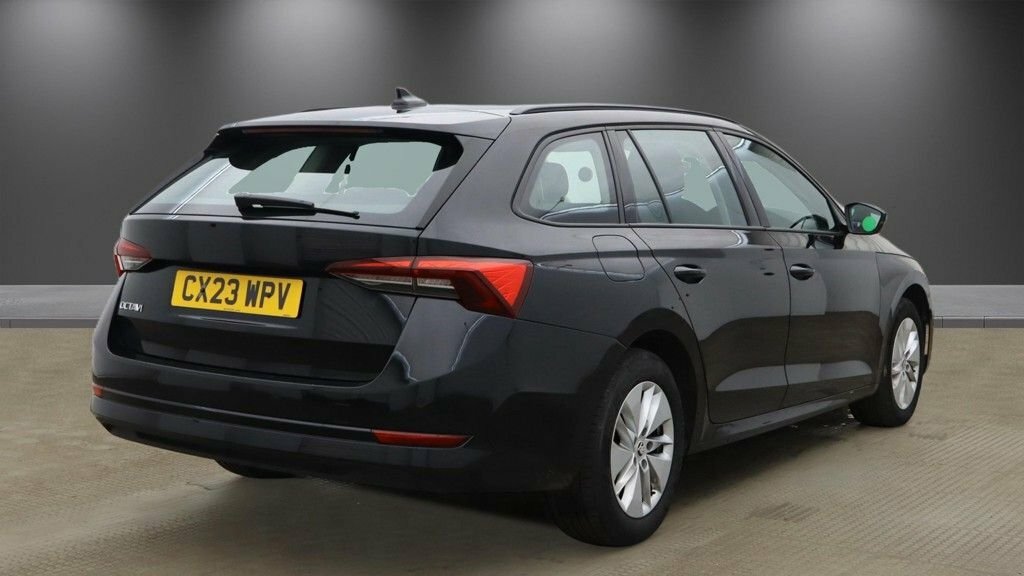 Skoda Octavia 2L Se Technology Black #4