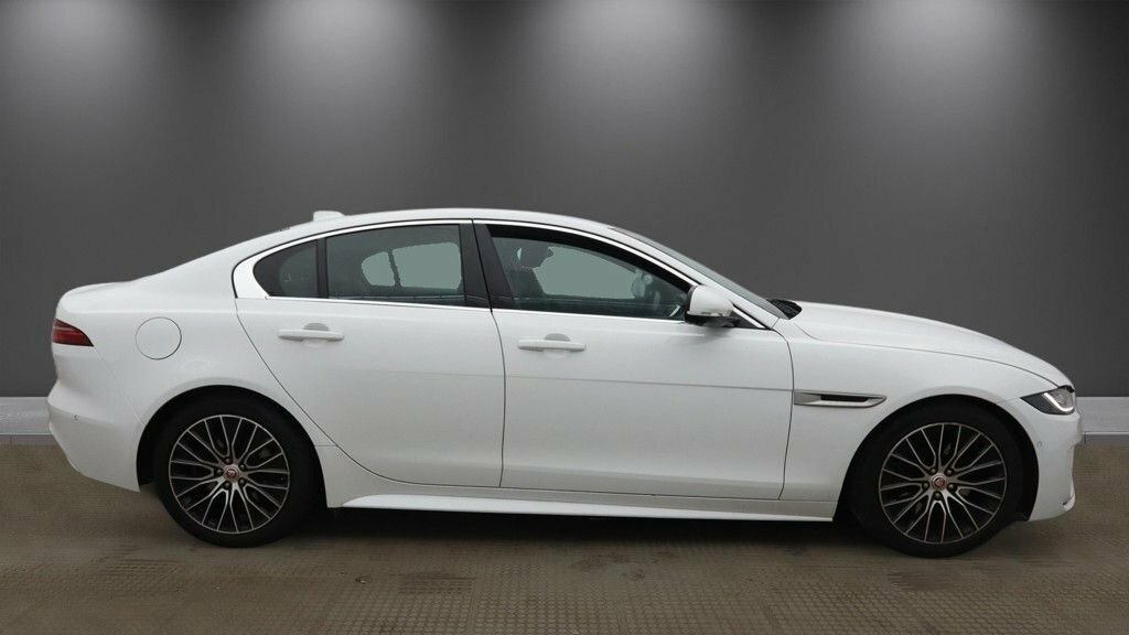 Jaguar XE 2L R-dynamic S White #5