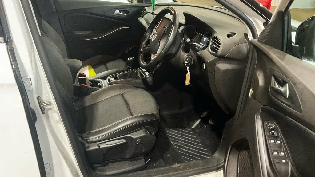 Vauxhall Grandland X 1.2L Sri Nav White #5