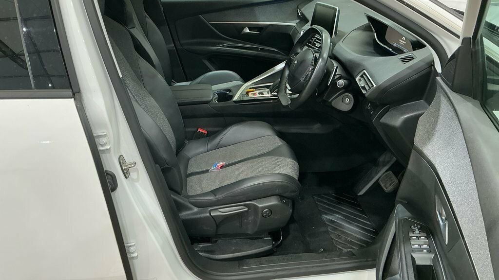 Peugeot 5008 1.2L Allure White