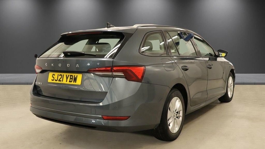 Skoda Octavia Hatch Se L 1.5 Tsi E-tec 150 Ps Dsg White #4