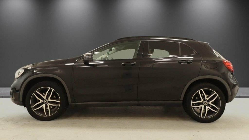 Mercedes-Benz GLA Class 1.6L Urban Edition DA19ENR Black #6