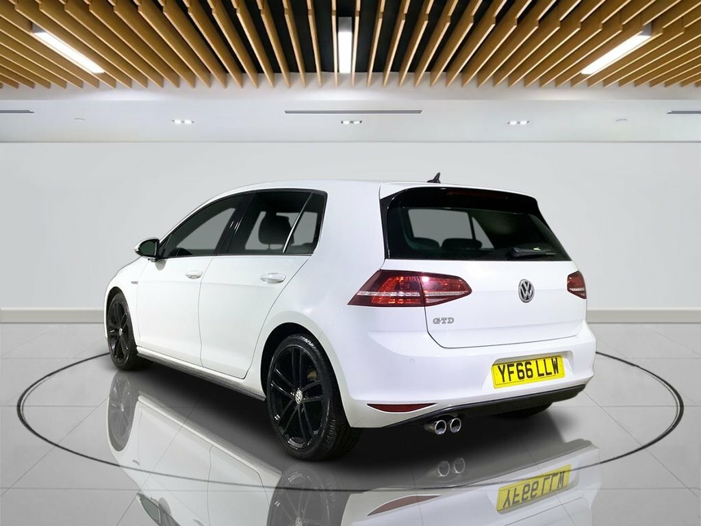 Volkswagen Golf 2L Gtd White #6