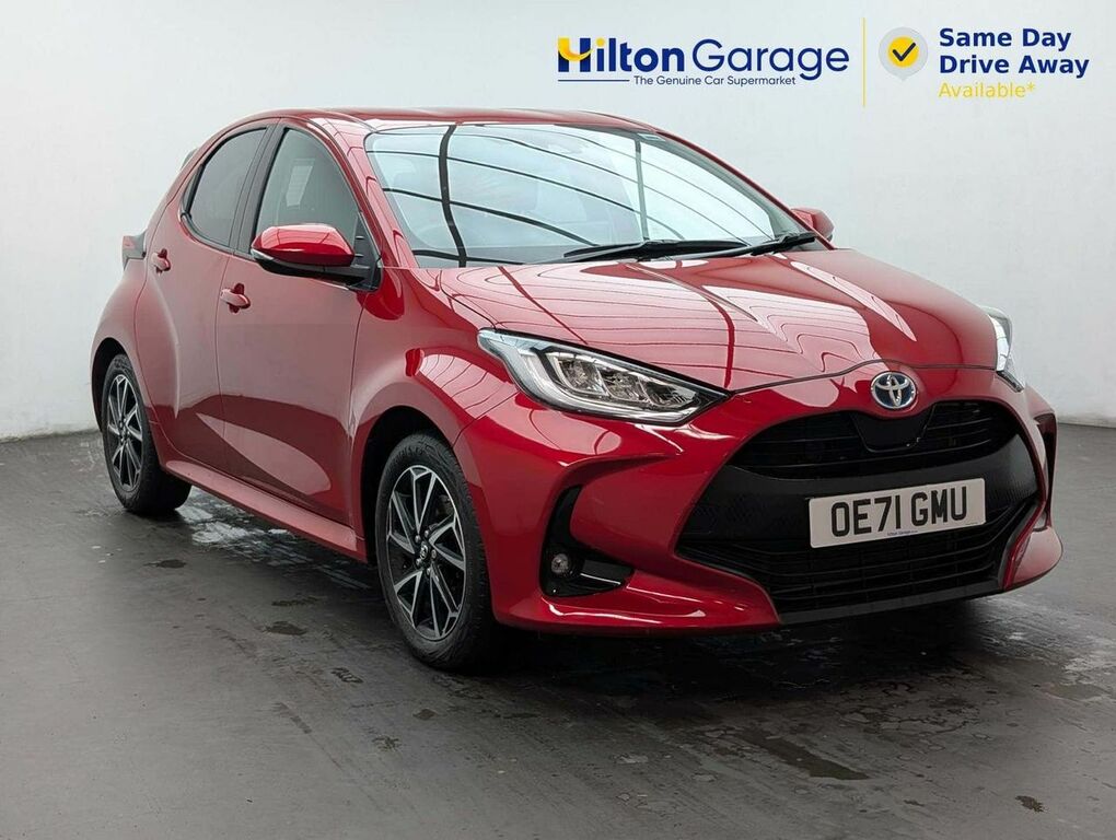 Toyota Yaris 1.5 Yaris Design Hev Cvt OE71GMU Red