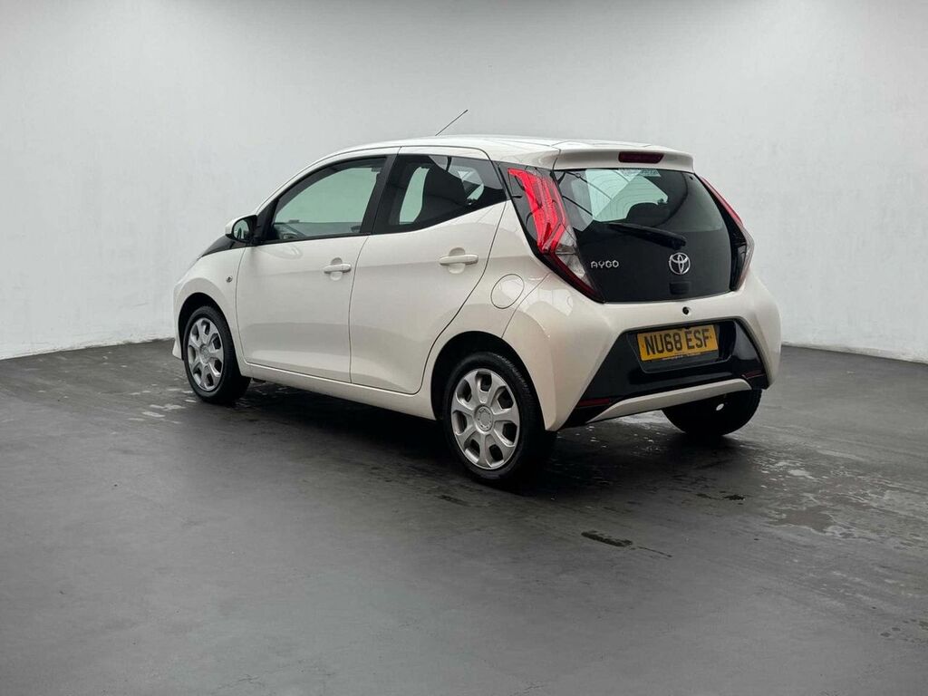 Toyota Aygo X 1.0 Aygo X-play Vvt-i NU68ESF White #6