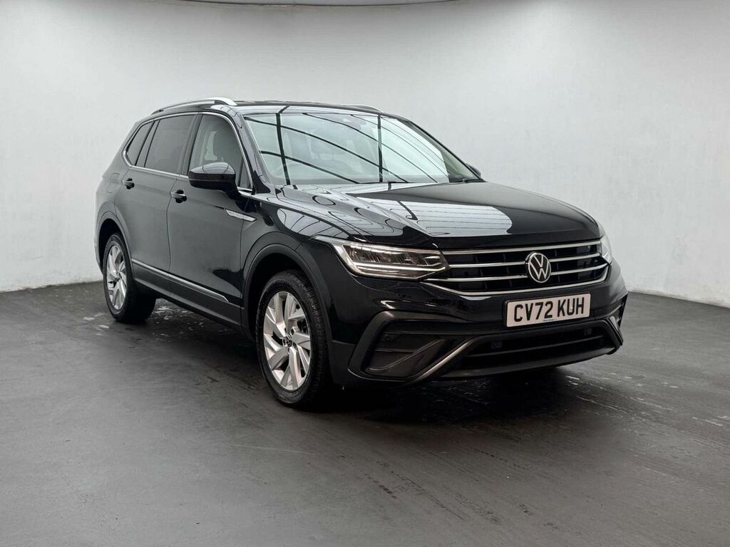 Volkswagen Tiguan Allspace 1.5 Tiguan Allspace Life Tsi CV72KUH Black #2