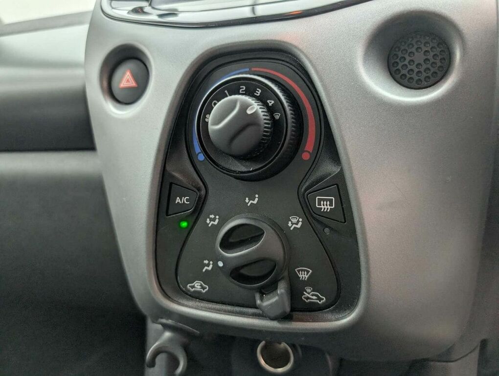 Toyota Aygo X Aygo X-play Vvt-i Red #19