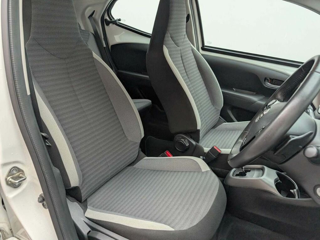 Toyota Aygo X Aygo X-play Vvt-i Red #29