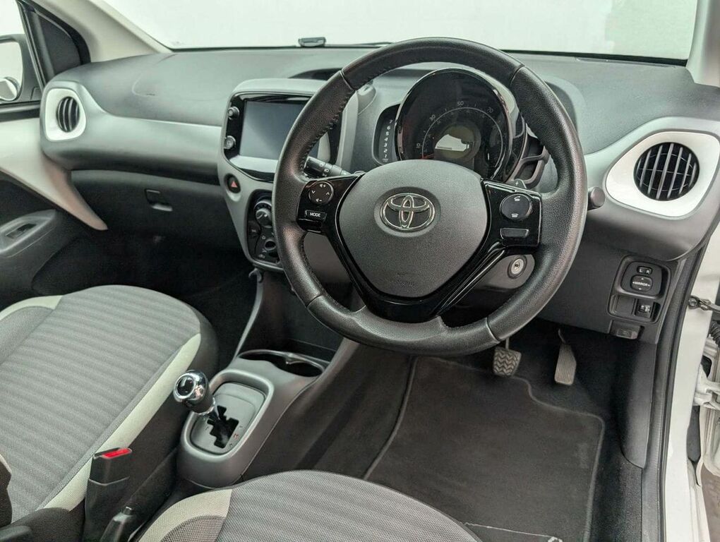 Toyota Aygo X Aygo X-play Vvt-i Red #25