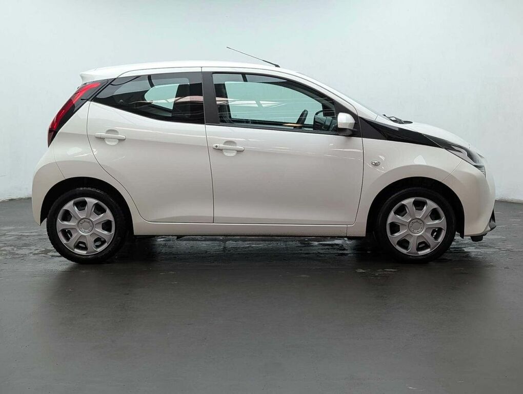 Toyota Aygo X Aygo X-play Vvt-i Red #9