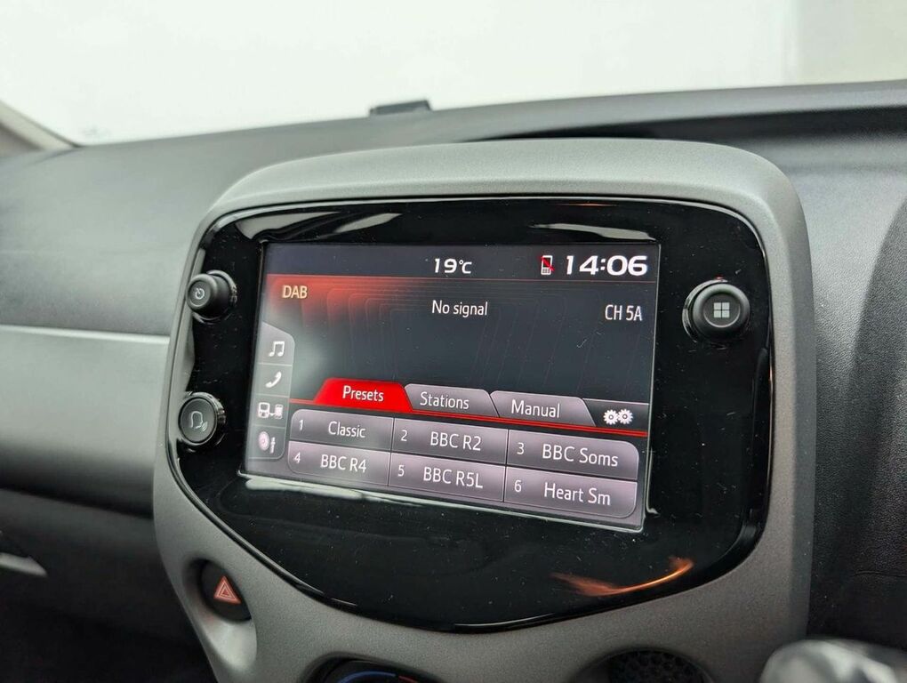 Toyota Aygo X Aygo X-play Vvt-i Red #13