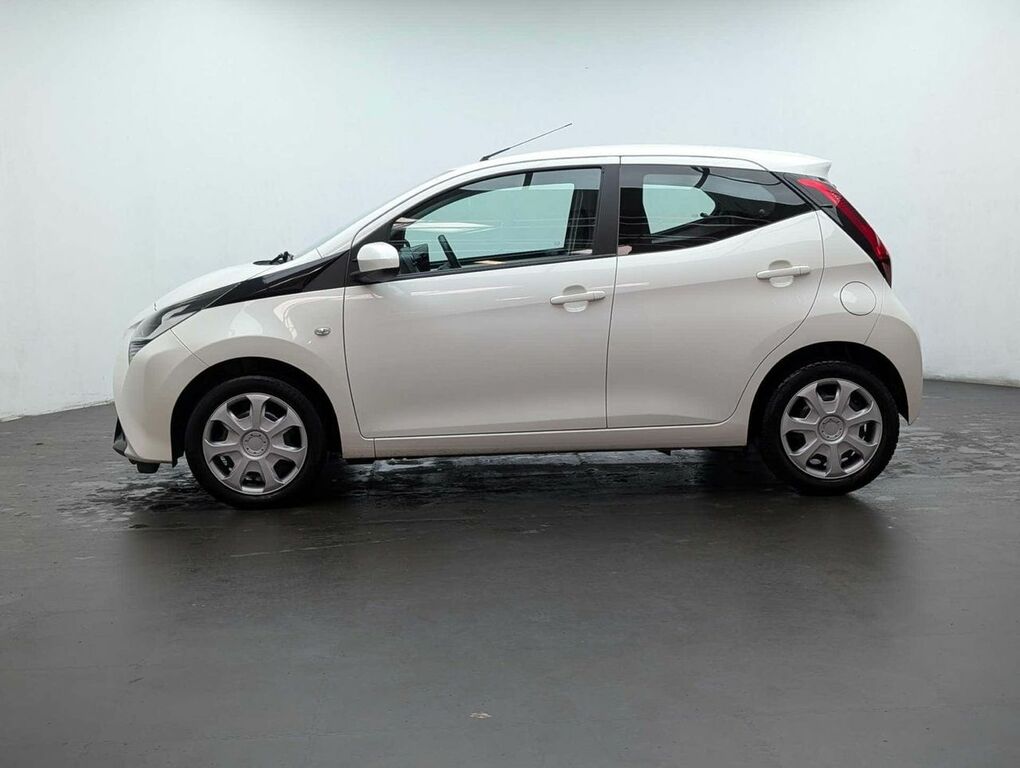 Toyota Aygo X Aygo X-play Vvt-i Red #5