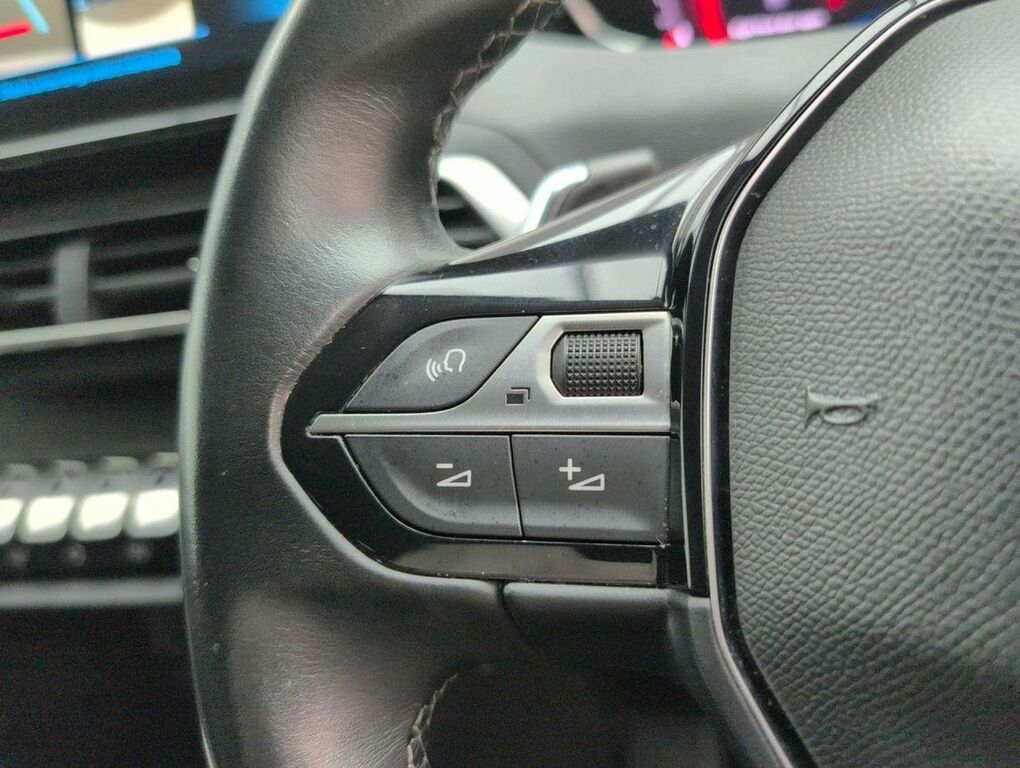 Peugeot 5008 1.2 Puretech Allure Premium Eat8 Red #18