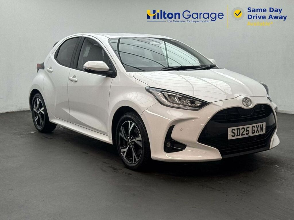 Toyota Yaris 1.5 Yaris Design Hev Cvt White