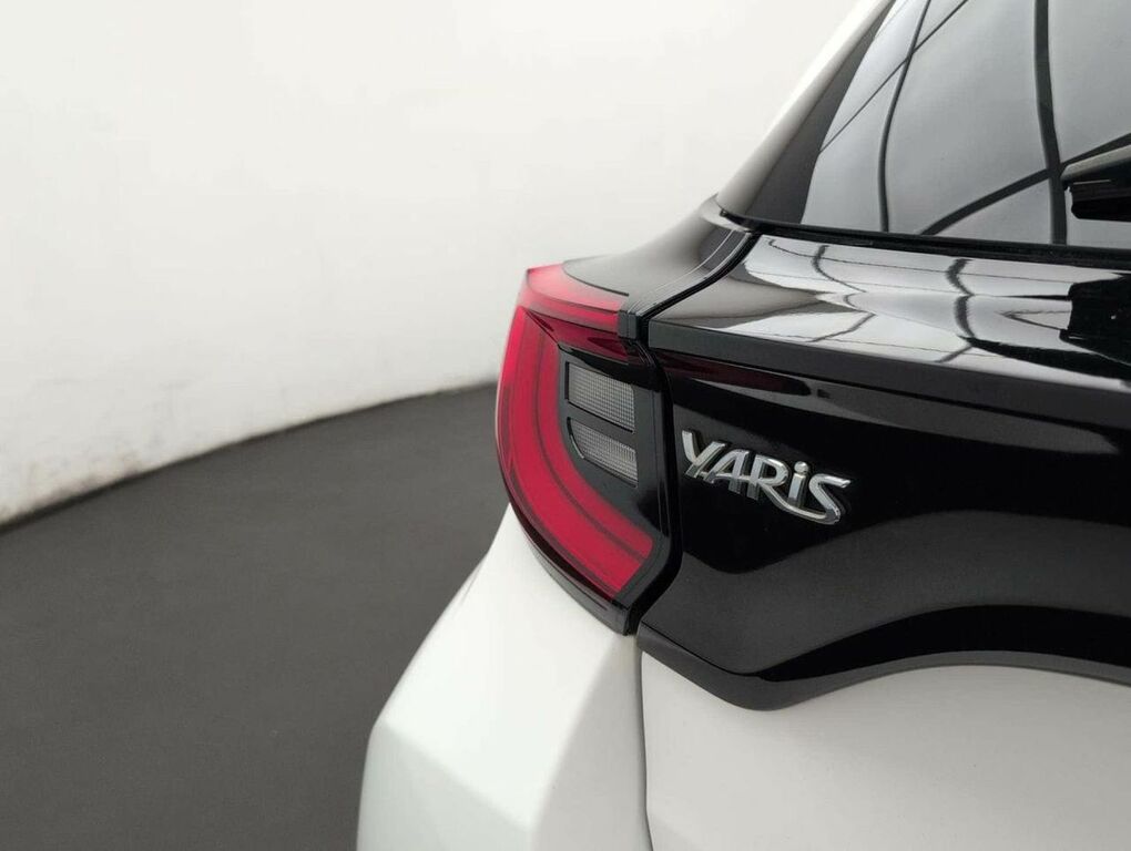Toyota Yaris Hatchback Black #30
