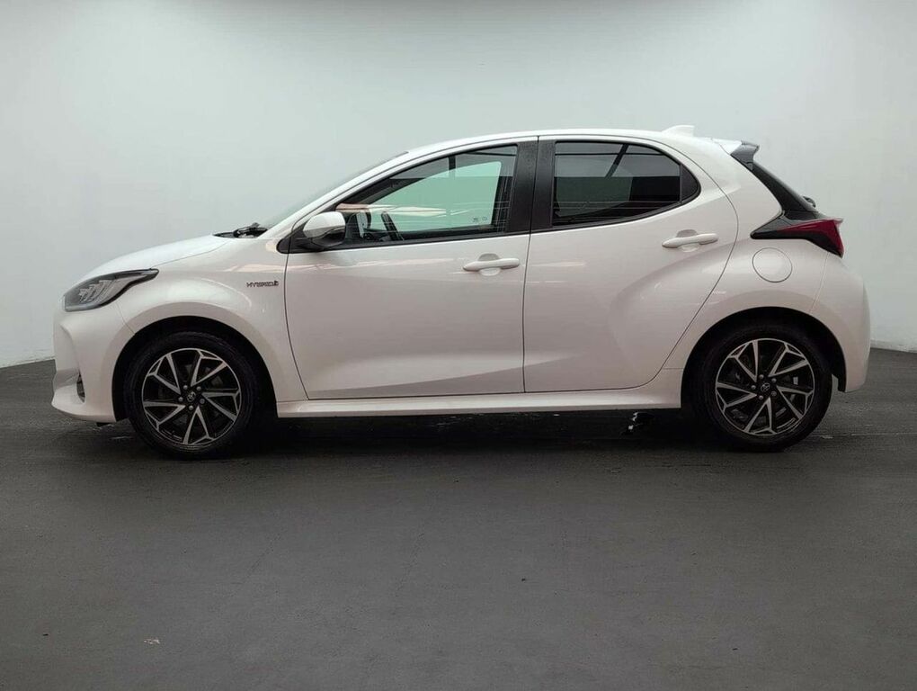 Toyota Yaris Hatchback Black #5