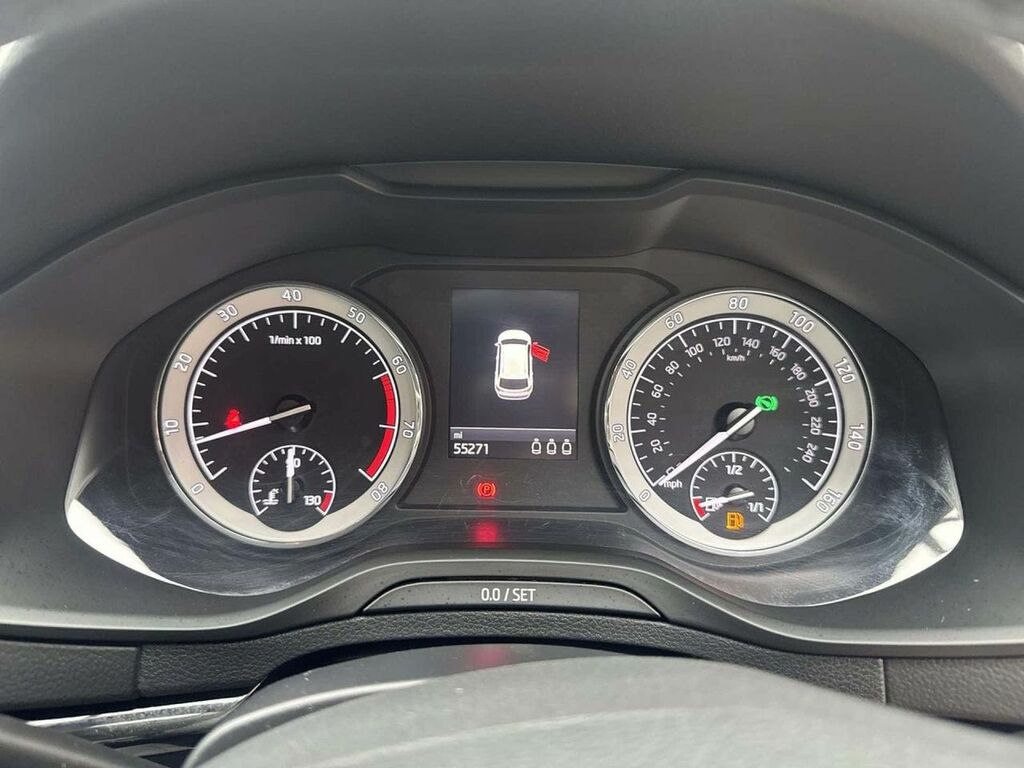Skoda Karoq White #18