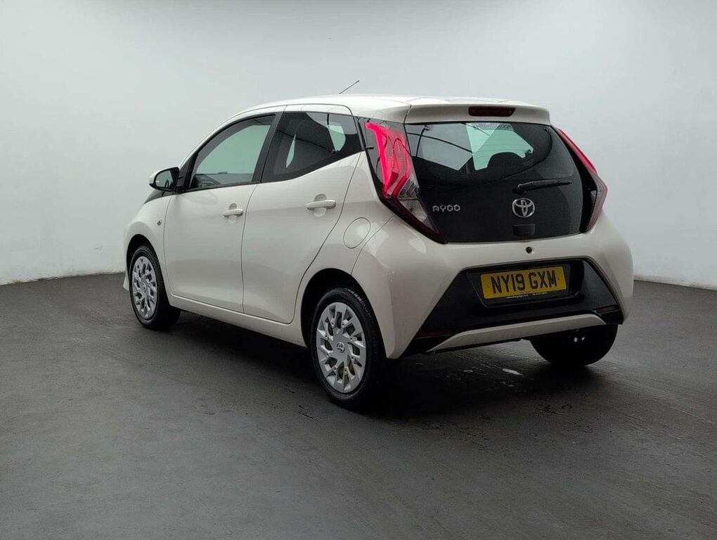 Toyota Aygo X 1.0 Aygo X-play Vvt-i White #6