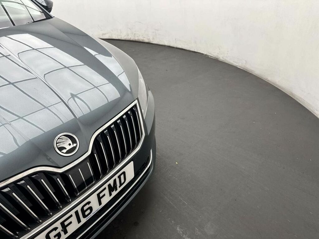 Skoda Superb Tsi Act Se L White #35