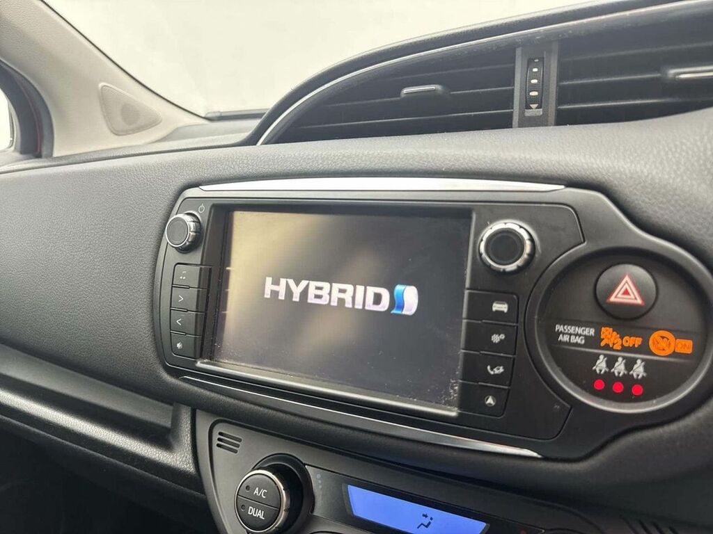 Toyota Yaris Hatchback Blue #13