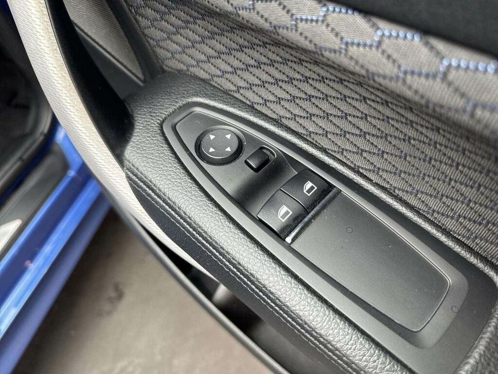 BMW 2 Series 220I Luxury Dct Blue #24