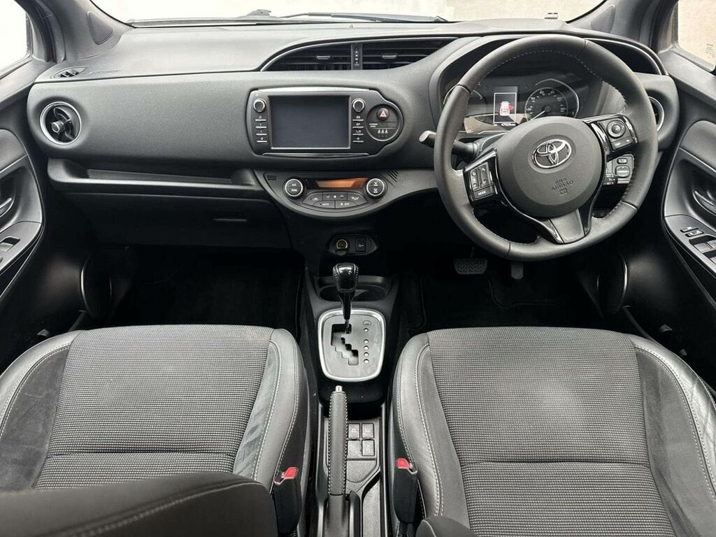 Toyota Yaris 1.5 Hybrid Icon Tech Cvt Grey #22