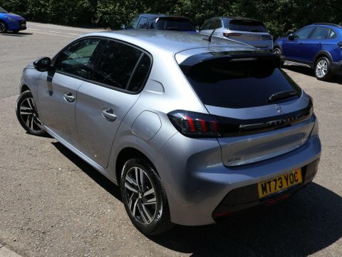 Peugeot 208 1.2 Puretech Allure MT73YOC #6