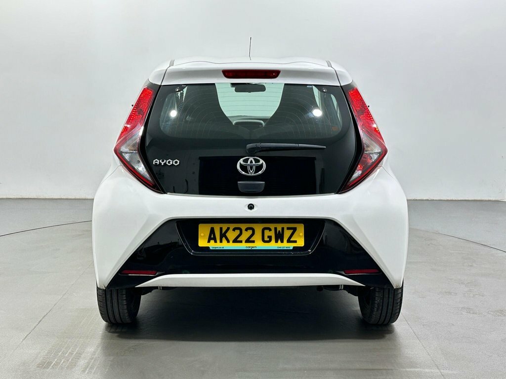 Toyota Aygo 1L X-play AK22GWZ White #6