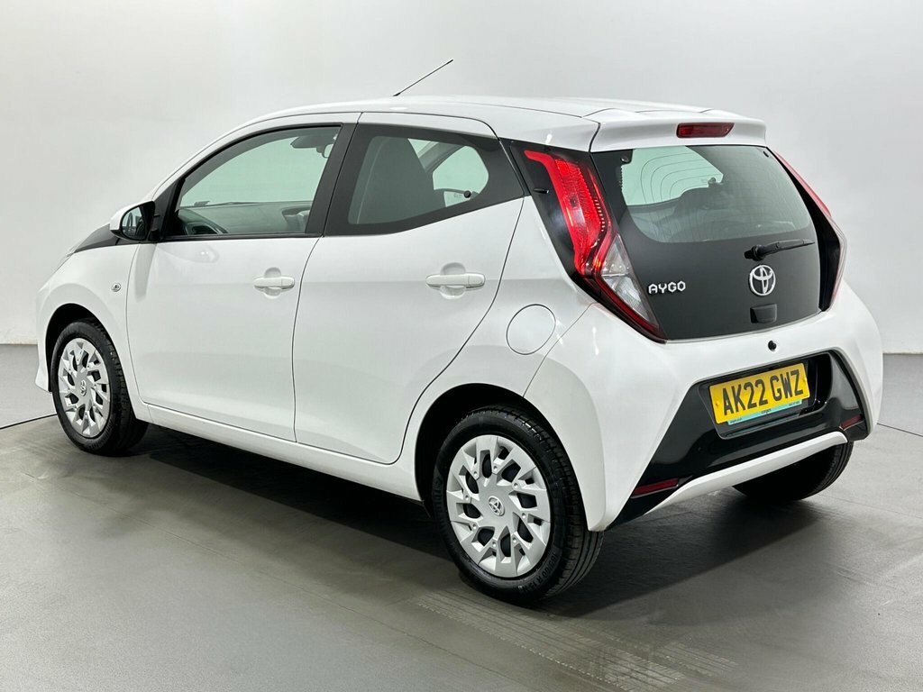Toyota Aygo 1L X-play AK22GWZ White #5
