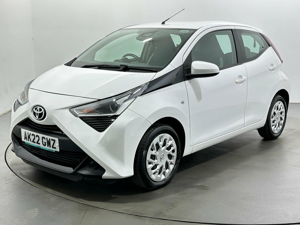 Toyota Aygo 1L X-play AK22GWZ White #3