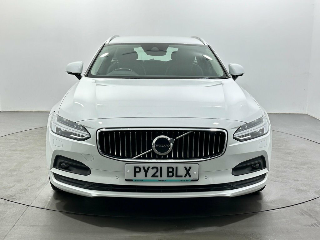 Volvo V90 2L Momentum White #2