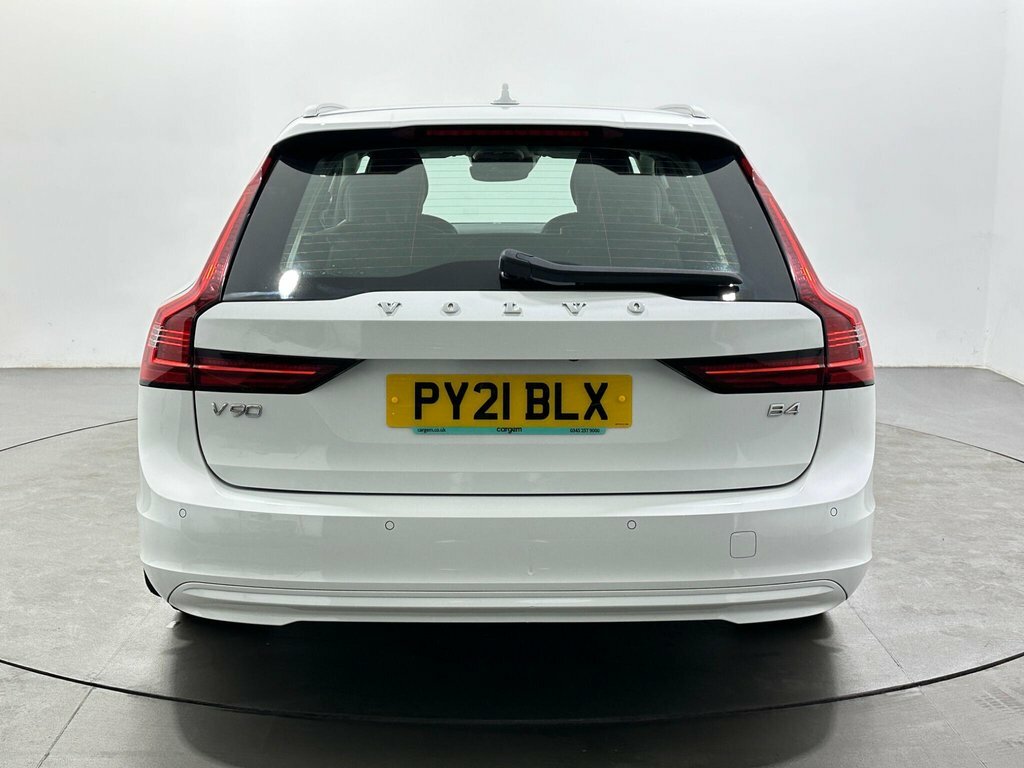 Volvo V90 2L Momentum White #6