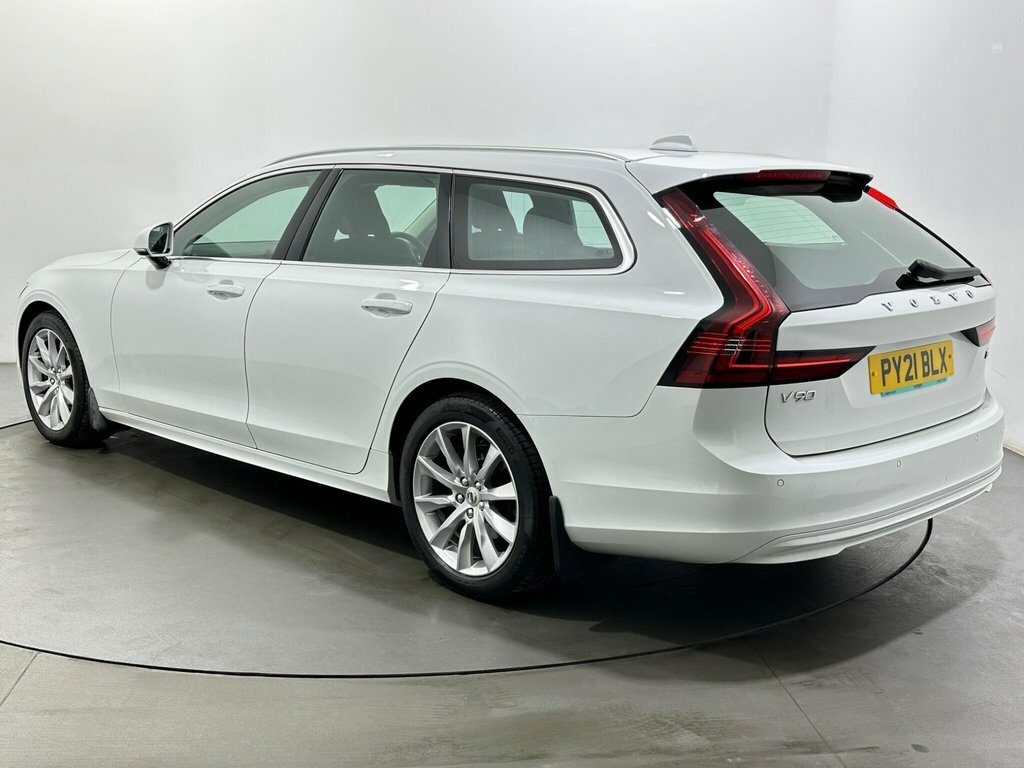 Volvo V90 2L Momentum White #5