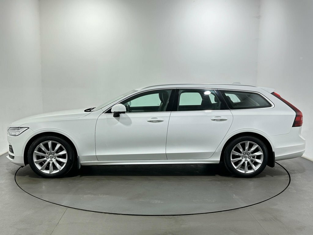 Volvo V90 2L Momentum White #4