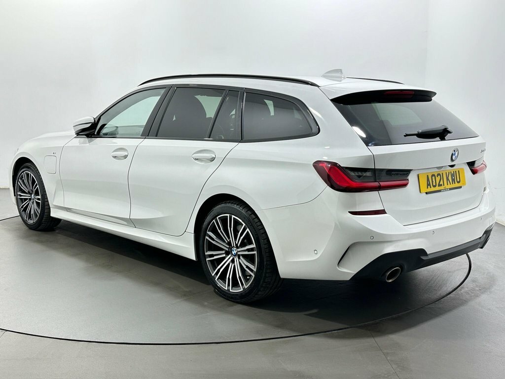 BMW 3 Series 2L M Sport AO21KWU White #5