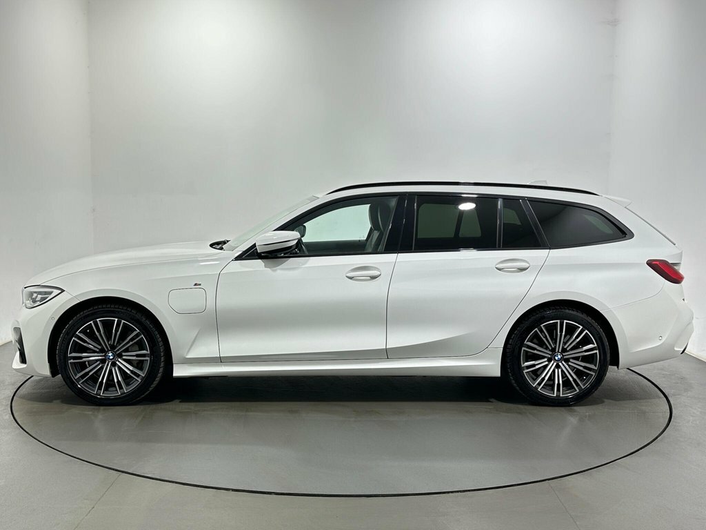 BMW 3 Series 2L M Sport AO21KWU White #4