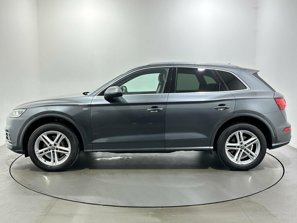 Audi Q5 2L S Line LX68WPO Grey #4