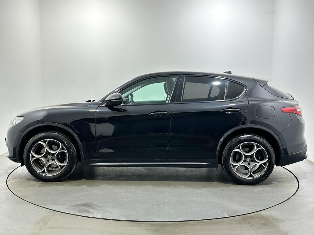 Alfa Romeo Stelvio 2L Speciale Black #4
