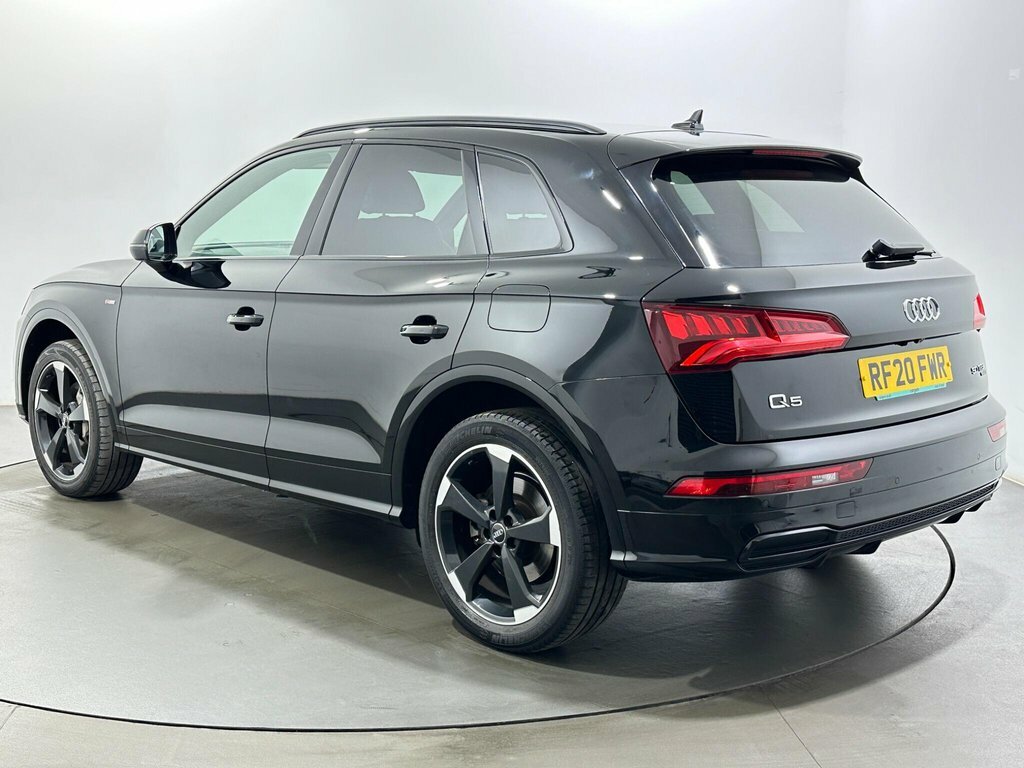 Audi Q5 2L Black Edition RF20FWR Black #5