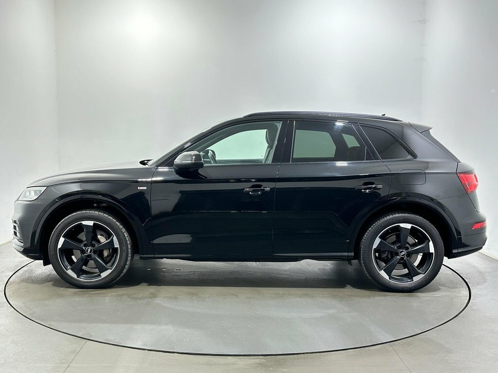 Audi Q5 2L Black Edition RF20FWR Black #4