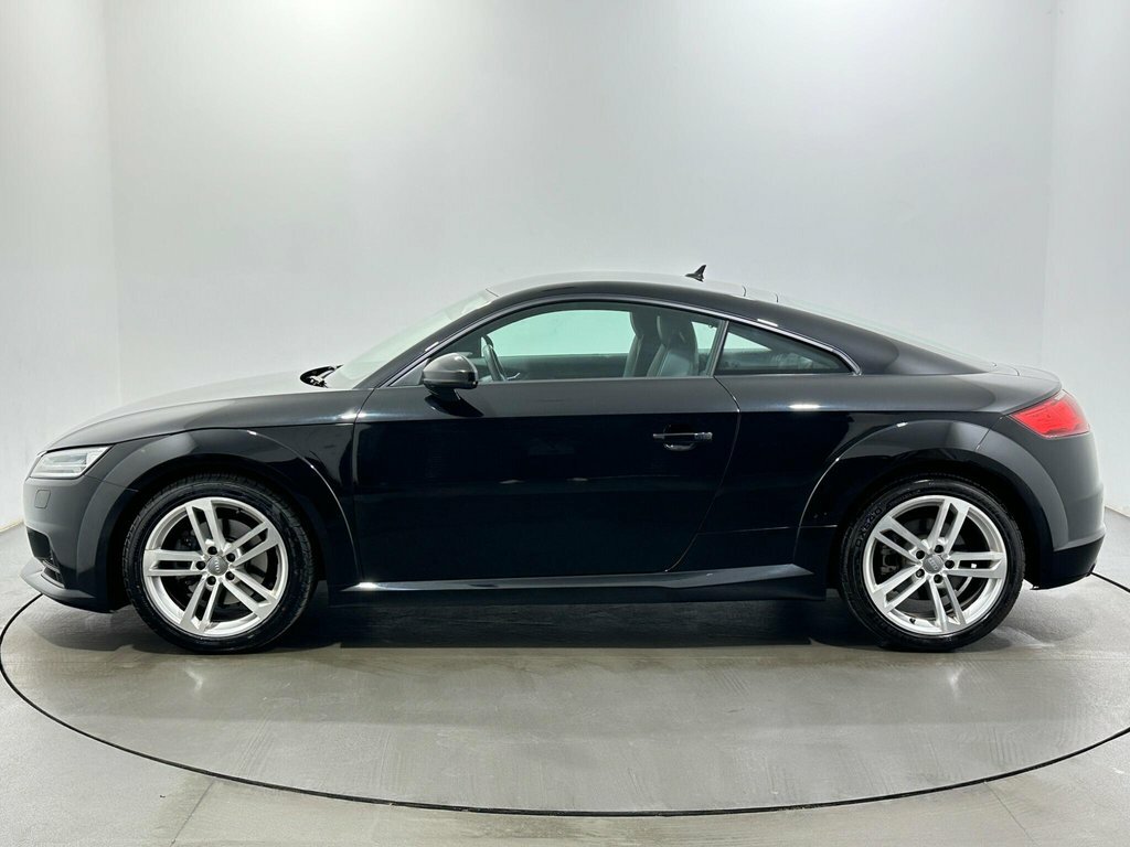 Audi TT 2L Sport Black #4