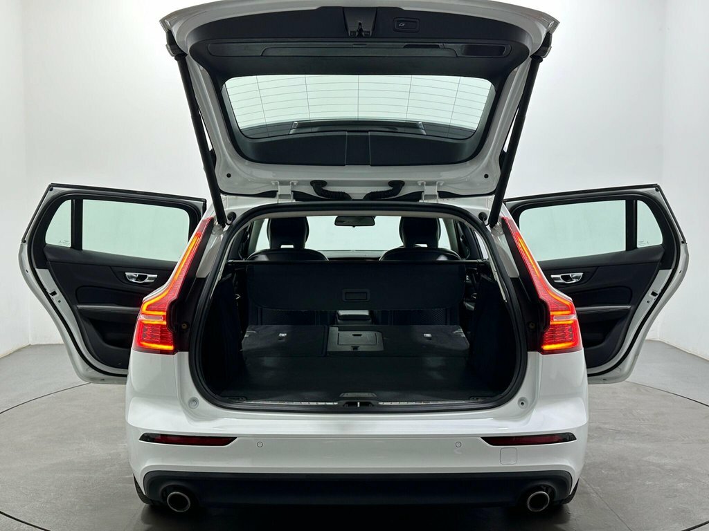 Volvo V60 D4 Momentum 360 Camera,winter Pack,tints Silver #39