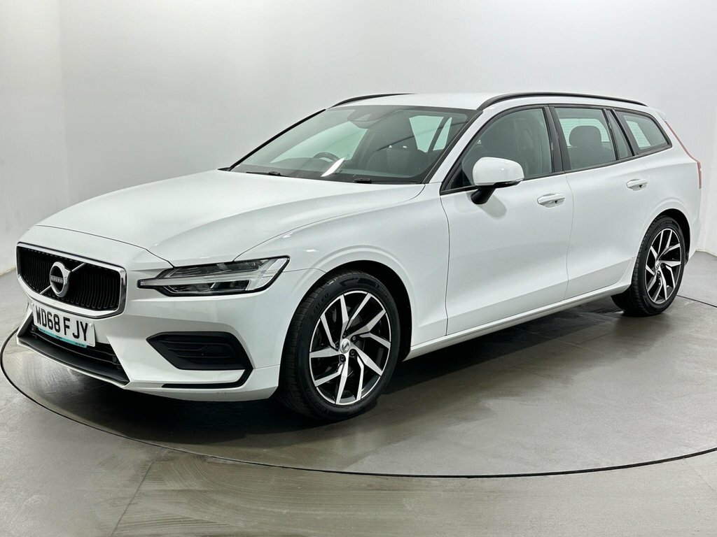 Volvo V60 2L Momentum White #3
