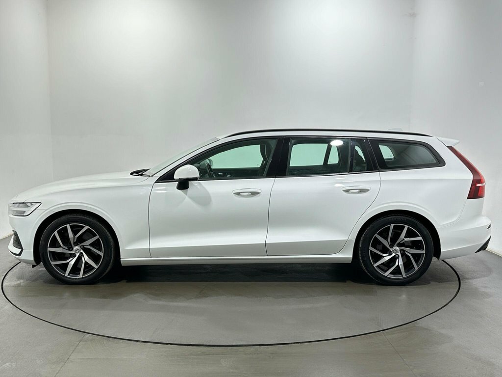 Volvo V60 2L Momentum White #4
