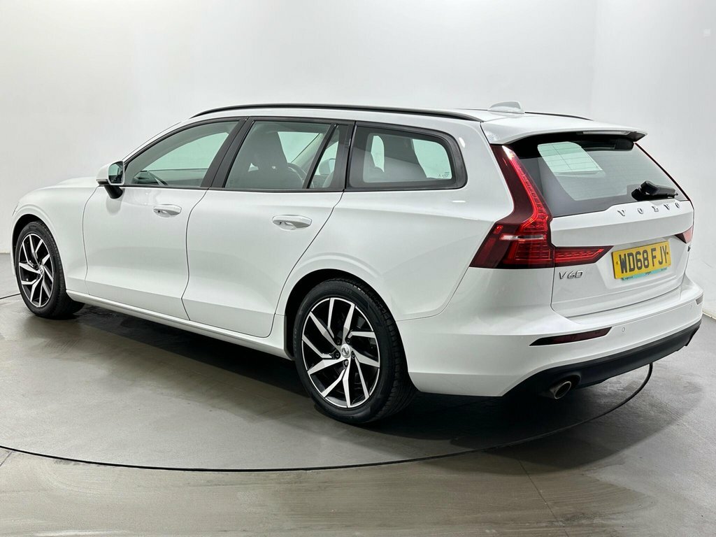 Volvo V60 2L Momentum White #5
