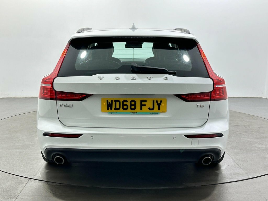 Volvo V60 2L Momentum White #6