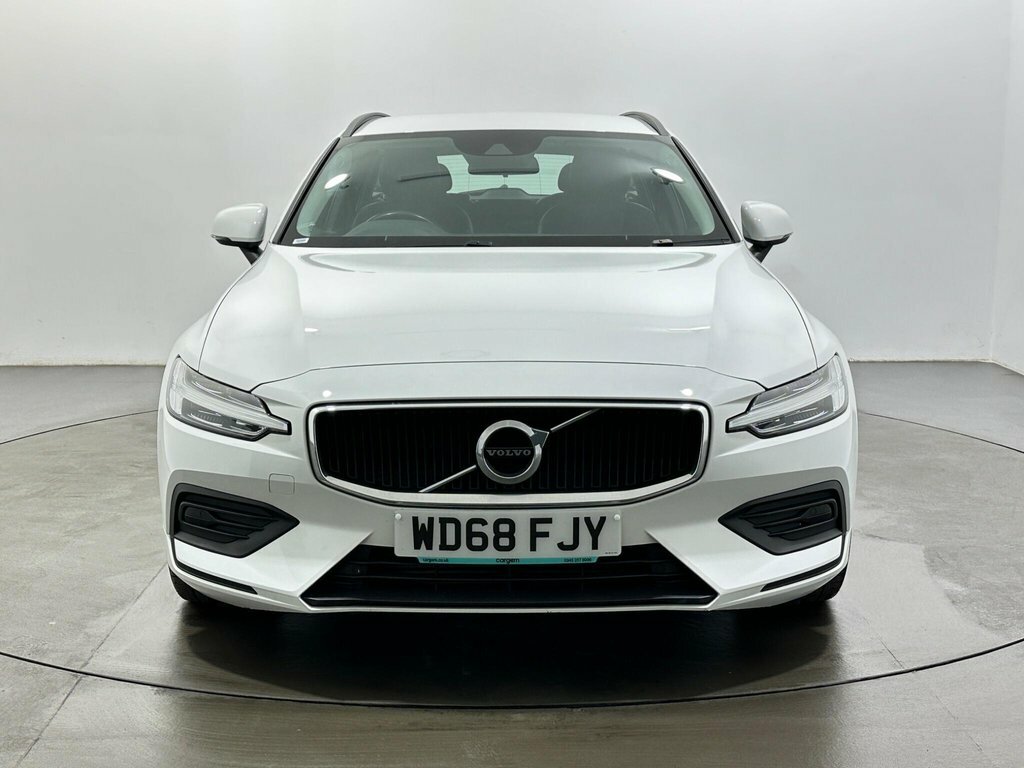 Volvo V60 2L Momentum White #2