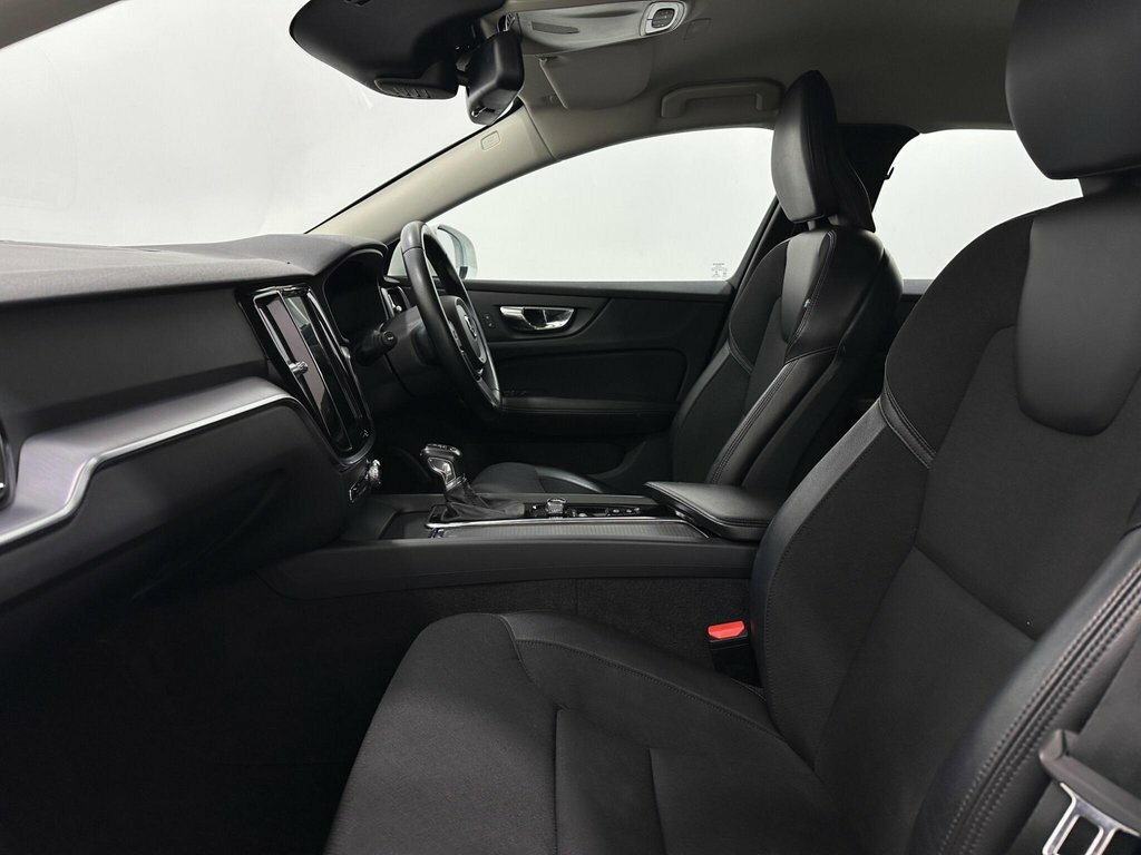 Volvo V60 D4 Momentum 360 Camera,winter Pack,tints Silver #30