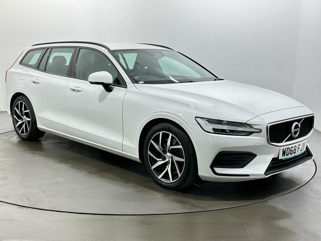 Volvo V60 2L Momentum White
